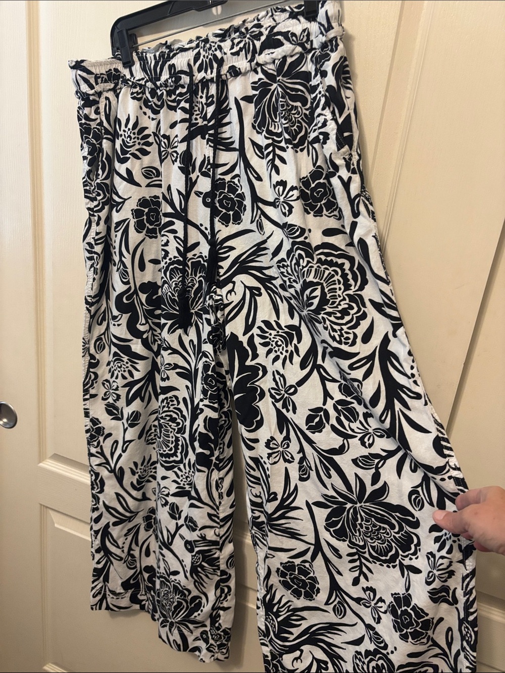 Knox Rose Black & White Floral Wide-Leg Pants